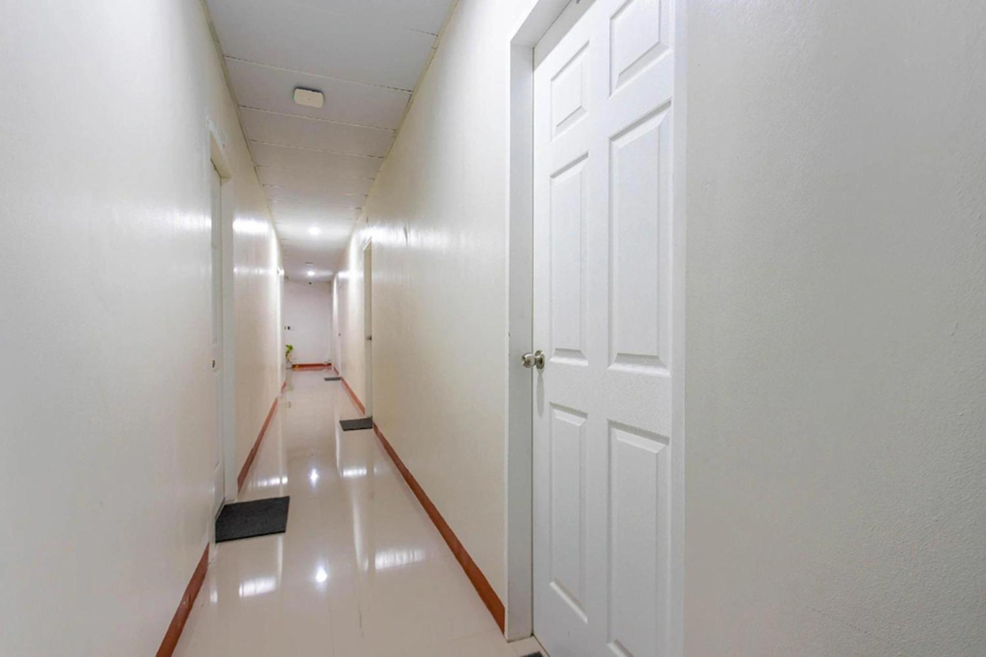 La Belladoza Near Airport Hotel Paranaque City ภายนอก รูปภาพ