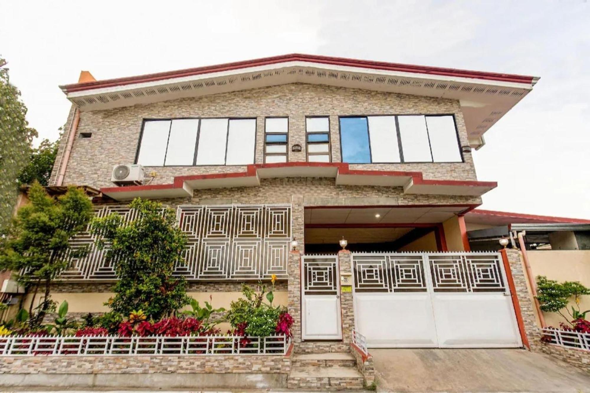 La Belladoza Near Airport Hotel Paranaque City ภายนอก รูปภาพ
